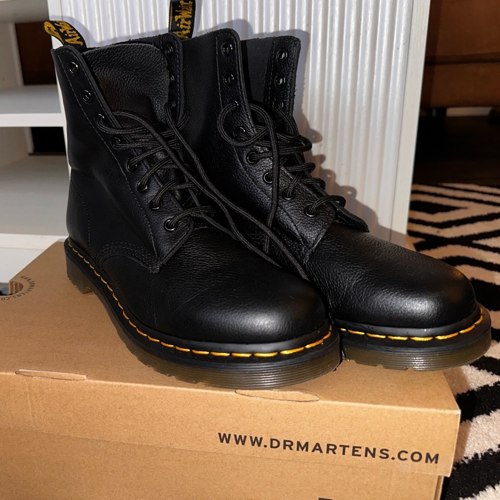 Dr. Doc Martens 1460 Pascal Virginia Women’s Size 9 Leather Black